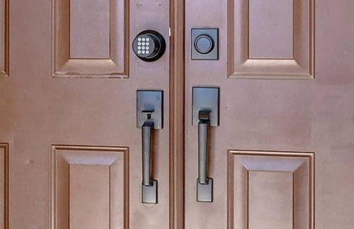 Tropical 4BR Oasis with Pool and Jacuzzi Near Strip - Photo 39