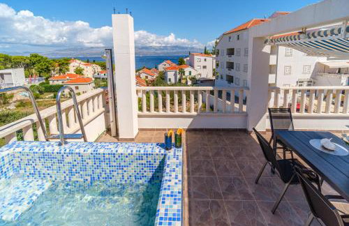 La Perla Apartments - Photo 52