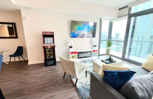 Skyline Retreat Penthouse, Top Floor, Year round Pool, City View! - Foto 42