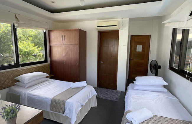 The Whitehouse by the Sea - Photo 10