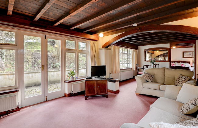 Holiday Cottages and North Star Apartment - Photo 4