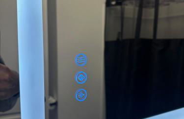 Cozy Stay with Pool Relax with Easy Access to Highway - Foto 10