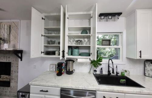 Spacious, Renovated, 5-bedroom Retreat, Near I-85 - Foto 10