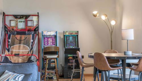 Fall Colors Getaway Walk to Downtown & Ferry - Photo 2