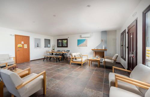 Trizonia Bay Hotel - Photo 11