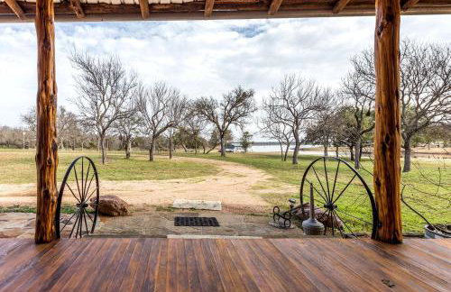 Glamping Cabin Rental for Groups on Lake Buchanan in Texas Hill Country - Foto 16