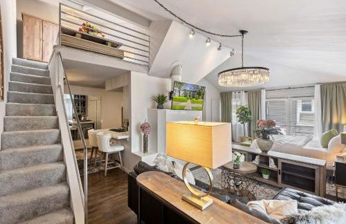 Modern 2BR Dallas Loft w Private Outdoor Terrace - Foto 8