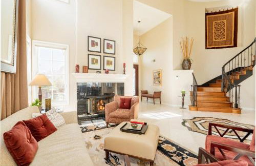 Luxe Family Villa ,116 inch Theater, Yard , Near Beaches - Photo 6