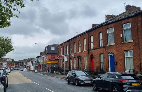 Spacious Apartment Near Rochdale Centre Train Tram Bus Free Parking Fast Wi-Fi - Foto 20