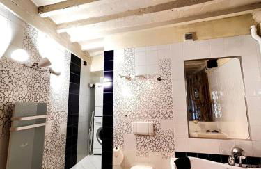 L'élégante - maison de ville avec bains à remous - parking inclus - Foto 10