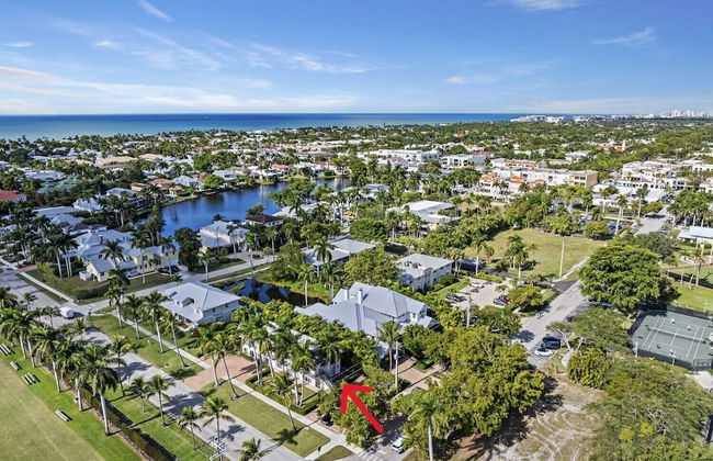 Le Monaco - Romantic 1 BR Condo Steps from 5th Ave S. Chic Coastal Retreat with King Bed and Beach Access. Perfect Location for Couples Near Dining, Shopping, and Naples Beach - Photo 25