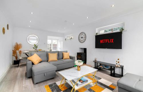 Sittingbourne Lodge, free car park - 4 Cars - Photo 1