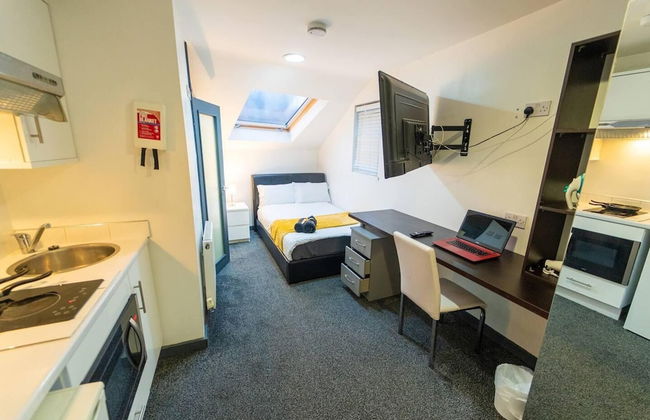 Spacious Comfortable Studio Near the University - Photo 1