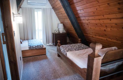 Cozy A-FrameKing BedSkiFire PitSchuss - Foto 44