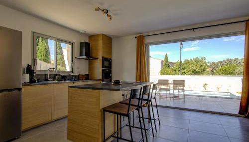 Villa de plain-pied au centre du village avec piscine privée - Foto 4