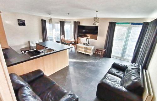 King Street, free parking and WiFi 2 bed by Lains Lettings - Photo 1