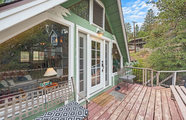 Rest N Relax Inn - Beautiful chalet-style cabin features dramatic forest and slope views! - Foto 35