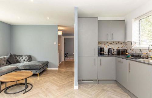 Modern & Stylish 3 Bedroom Home in Peterborough - Photo 7