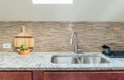 Spacious 2BR Apartment near Airport - Central Charming - Foto 38