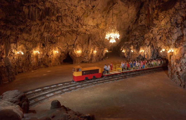 Private Excursion to Postojna + Predjama Castle - Foto 3