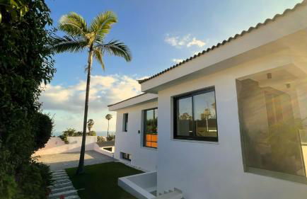 Villa Brisamar mit Meerblick und beheiztem Pool - Foto 1