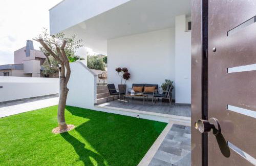 Colombo Palace - viale colombo 358 - Photo 18