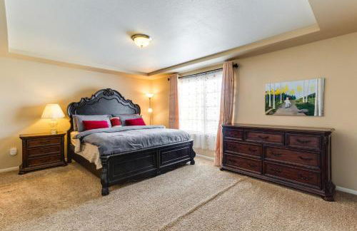 6 Mi to DIA Spacious Home with Backyard in Denver! - Foto 13