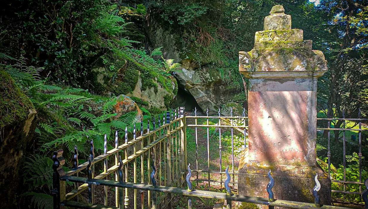 Monolito en el Monte Urgull de San Sebastián