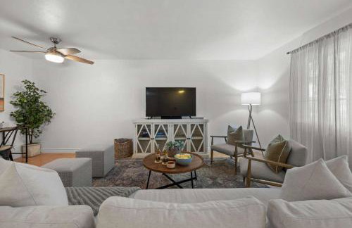 Shangri La Home - Boho Chic with Patio Pool & Grille - Foto 12