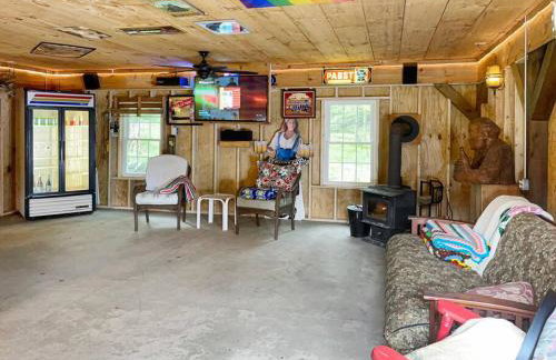 Haven Retreat in Catskills w Hot Tub & Bar Hall - Foto 35