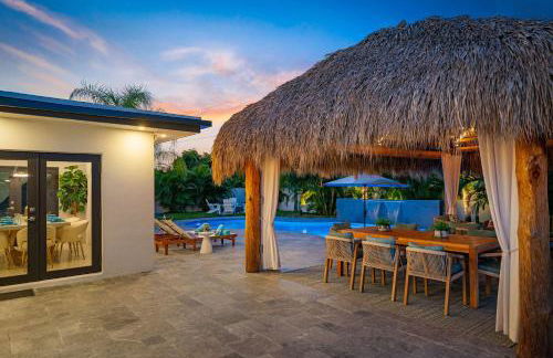 Tiki Hut Paradise Mins to Beach w Fire Pit - Foto 45