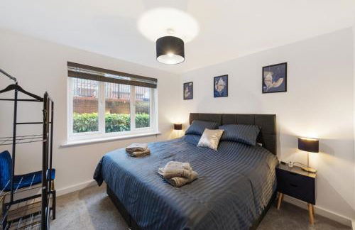 Deluxe 2-Bedroom Serviced Apartment with Free Parking - Foto 7