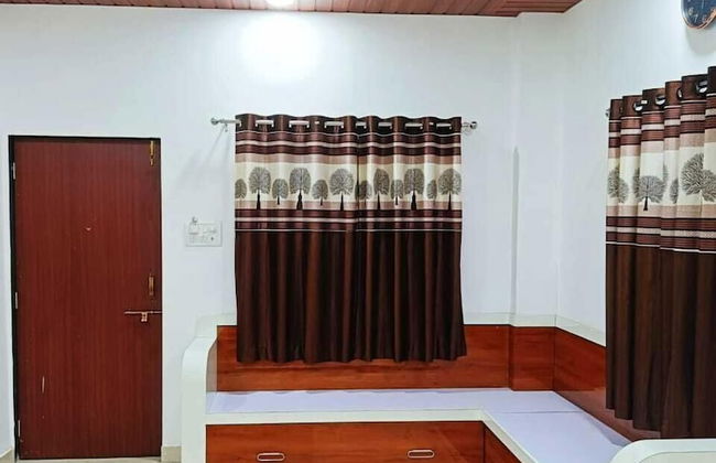 Janani Niwas Matheran - Photo 16