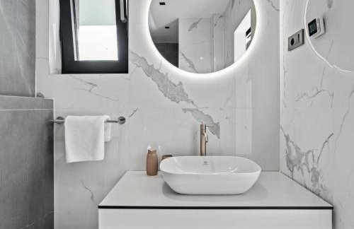 Villa Freedom - Five Bedroom House with Balcony - Foto 29