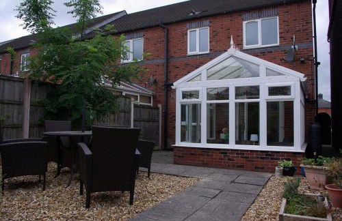 Portland Mews - 3 Bed Holiday Home By Premier Serviced Accommodation - Photo 2