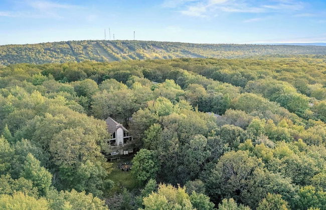 Sky View Chalet by Avantstay Stunning Interior, Spacious Deck, Hot Tub, & View - Photo 39