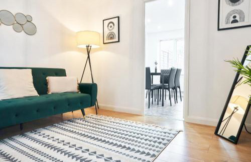 3 Bedroom Home in Central Milton Keynes - Photo 1