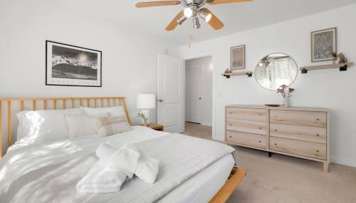 Noble Nest 5 Min to Downtown and U of A - Photo 4