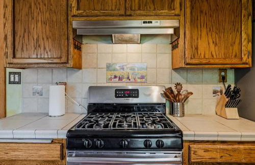 Family Fun Retreat in Wine Country - Epic Game Room - Pool - Spa - Foto 27