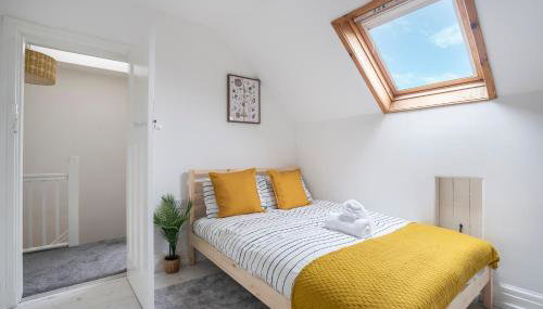 Modern Apartment -Free Parking - by Holiday Homes - Foto 4