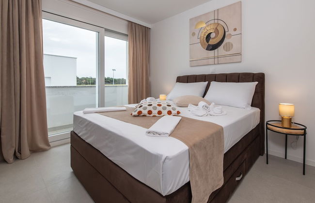 Apartments Mare B with pool - Photo 15