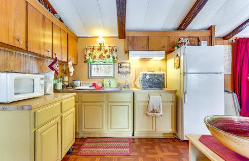 Hike, Ski and Unwind Cabin with Deck in Chester! - Foto 15