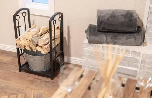 Relaxing Casita Stay in Cottonwood with Games and Fireplace - Foto 14