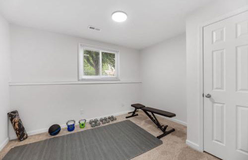 Beautiful 6 bed 3 bath home in quiet neighborhood - Foto 18