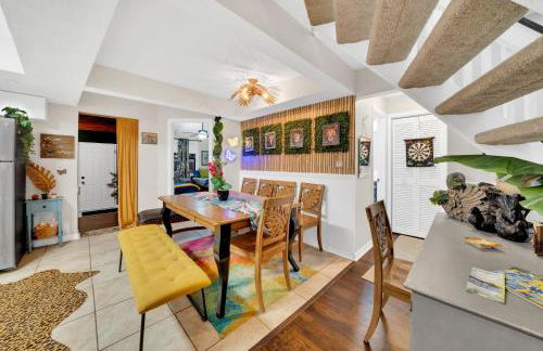 Zen Jungle House by Busch Gardens Sleeps 12 with Outdoor Games & Detached Play Space! - Foto 1