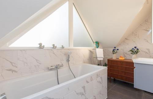 Radiant Penthouse on the Banks of the Thames - Pass the Keys - Photo 36