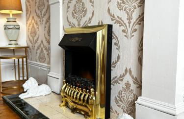 THE LAZY LION - Spacious 2 Bedroom - Town Centre Holiday Home Apartment - Photo 18