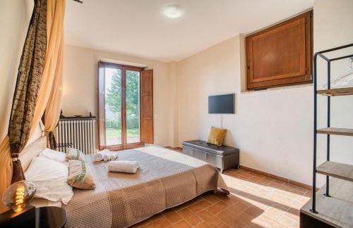 GuestHost - Casale dei Tramonti - Nature's Haven Apartments in Renovated Farmhouse with Pool - Photo 24