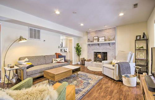 Modern Mountain Retreat with Deck and Hot Tub! - Foto 1