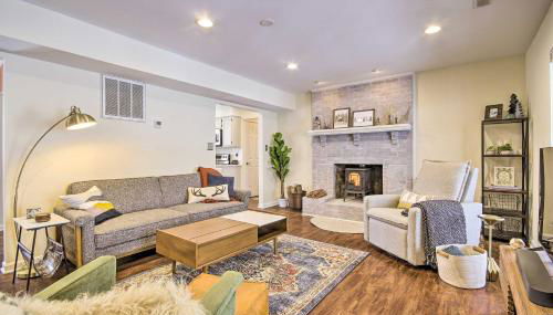 Modern Mountain Retreat with Deck and Hot Tub! - Foto 1